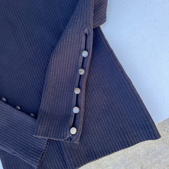 Autumn Cashmere Ribbed Wide V W/ Button Cuffs - Picture 13 of 14